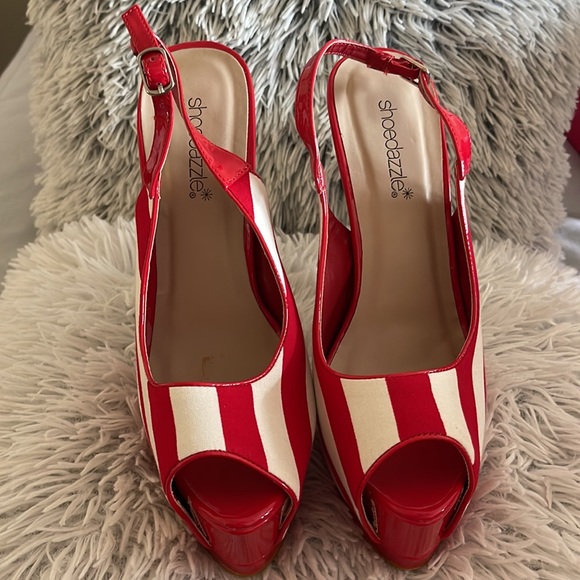 Hillary, size 10, red/white/blue - Picture 4 of 5